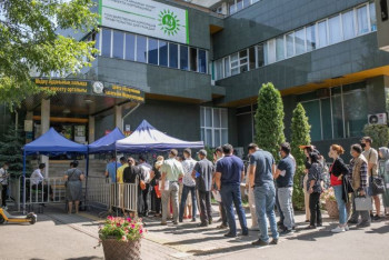 Фотография к новости: Мы ожидали наплыв – в "Правительстве для граждан" прокомментировали толпу перед ЦОНами