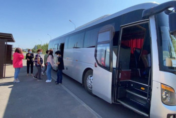 Фотография к новости: В Нур-Султане специальные автобусы доставляют желающих до пунктов вакцинации