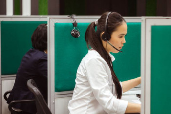 Фотография к новости: В два раза больше стали зарабатывать операторы колл-центра "Правительства для граждан"