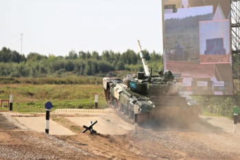 Фотография к новости: Казахстанский экипаж победил в заезде индивидуальной гонки "Танкового биатлона". Видео