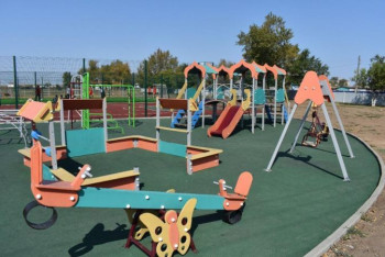 Фотография к новости: Современные детские многофункциональные площадки появились в Акмолинской области