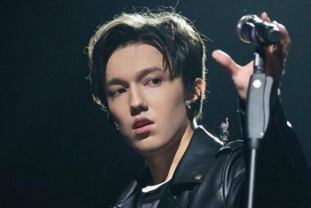 Фотография к новости: Димаш Кудайберген презентовал новую песню Fly away на конкурсе "Новая волна-2021" в Сочи