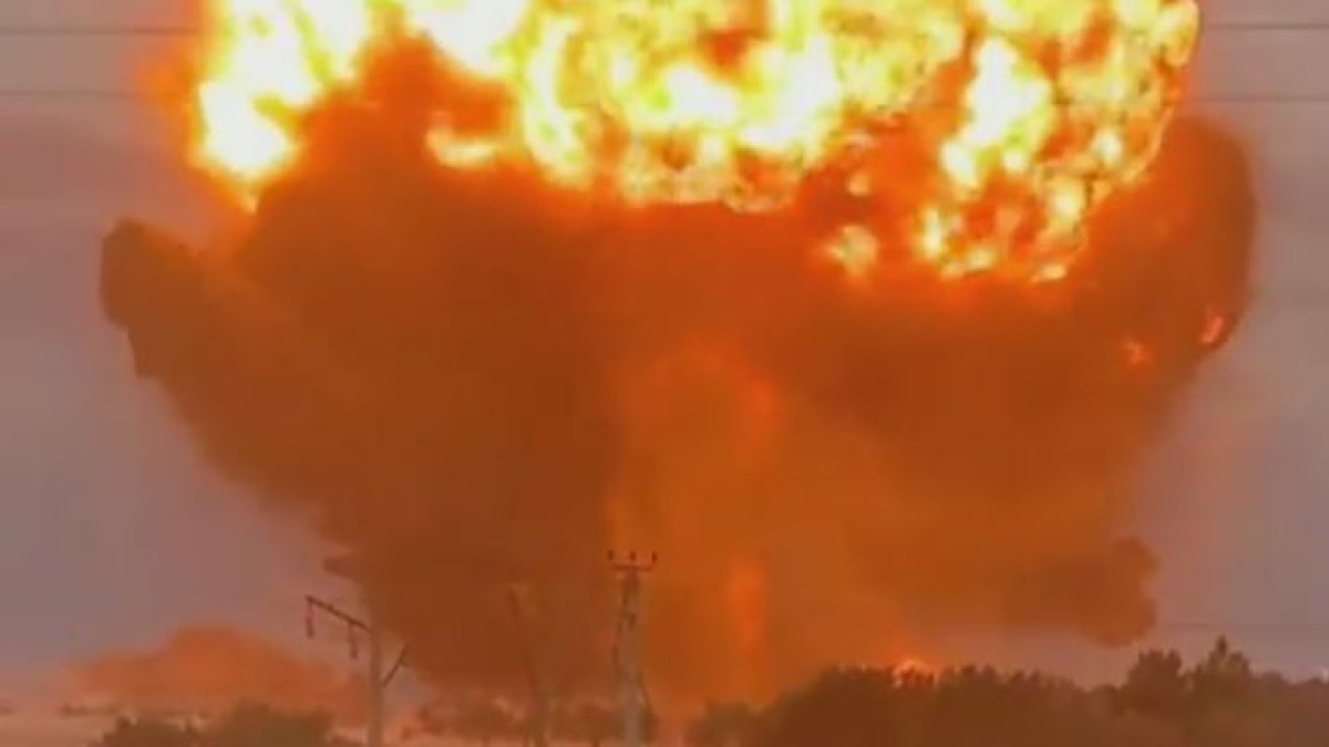 Пожар на складе боеприпасов в Таразе продолжается - Минобороны РК