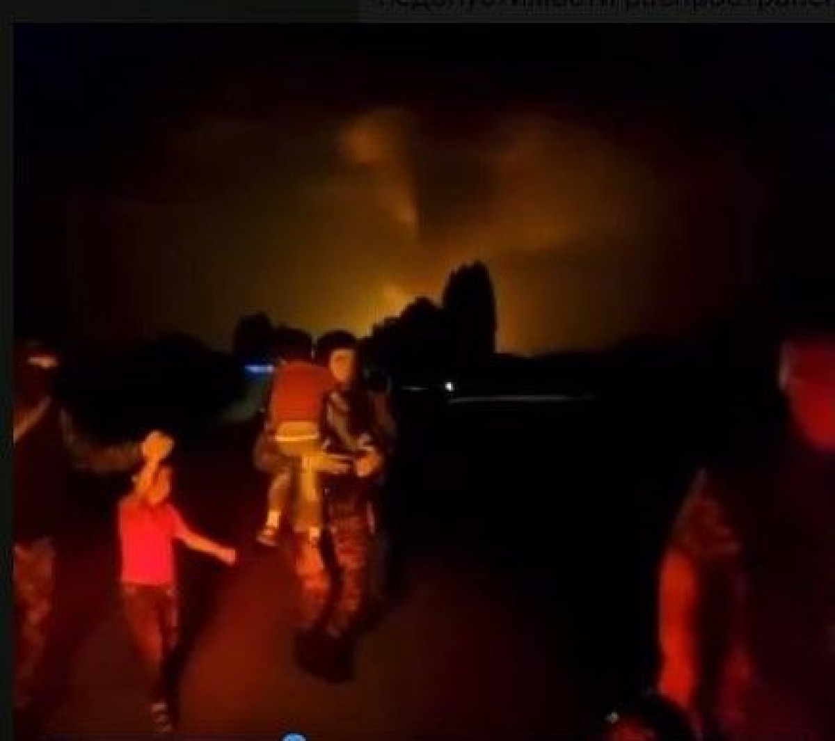 Жители покидают зону ЧП в Таразе. Видео эвакуации появилось в Сети