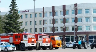 Новый спецтранспорт выдали полицейским и коммунальным службам в Кокшетау