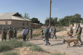 Фотография к новости: В районе ЧП близ Тараза работают саперы и кинологи с поисковыми собаками