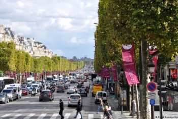 Фотография к новости: В Париже скорость автомобилей ограничили до 30 километров в час