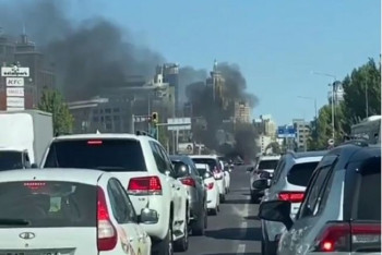 Фотография к новости: Автобус загорелся на дороге в центре Нур-Султана