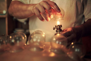 Фотография к новости: Алматинку едва не сожгли во время сеанса массажа