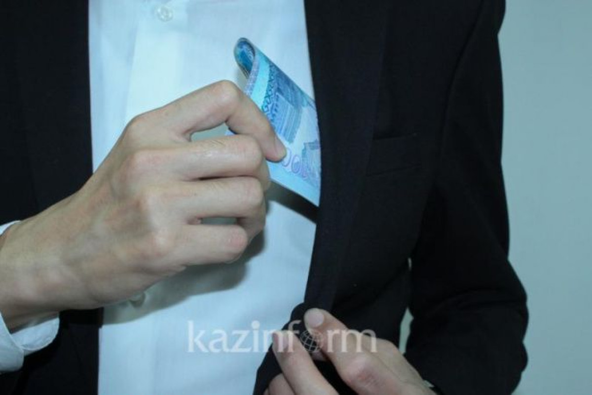 Главный налоговик по ЗКО подал в отставку из-за подчиненного-взяточника