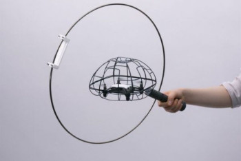 Фотография к новости: В Японии придумали бадминтон для слабовидящих