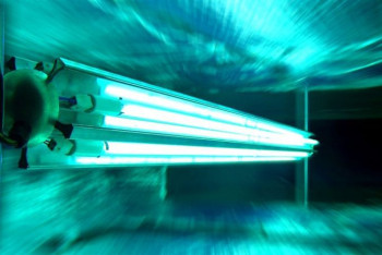 Фотография к новости: Дети получили ожог роговицы кварцевой лампой в школе Усть-Каменогорска