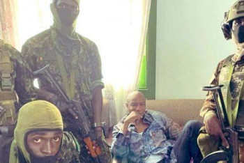 Фотография к новости: В Гвинее совершен госпереворот, задержан президент страны