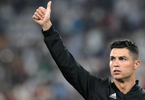 Фотография к новости: "МЮ" за 12 часов продал футболки Роналду на 45 миллионов долларов