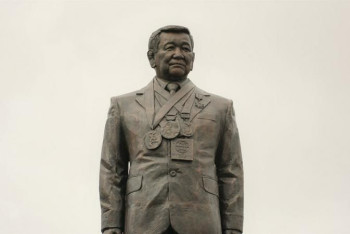 Фотография к новости: Памятник борцу Жаксылыку Ушкемпирову открыли в Нур-Султане