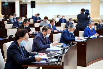 Фотография к новости: "Зачем мы финансируем то, что не работает?". В Парламенте обсудили траты из бюджета на ближайшие годы