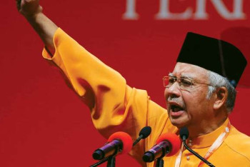 Фотография к новости: Приговоренному к 12 годам лишения свободы экс-премьеру Малайзии предложили вернуться в правительство