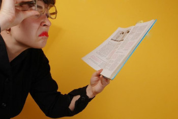 Фотография к новости: Назвавшая учеников "тупыми обезьянами" завуч получит строгий выговор