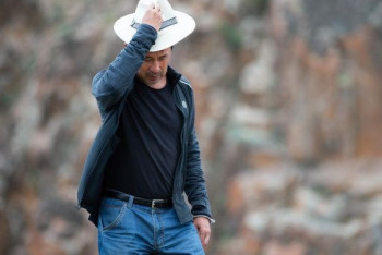 Фотография к новости: "Кому-то я сильно мешаю жить" – режиссер Ермек Турсунов решил уйти из соцсетей