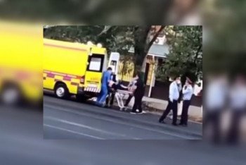 Фотография к новости: Автомобиль въехал в толпу людей на остановке в Таразе