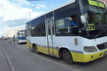 Фотография к новости: Кондуктор автобуса разбил нос подростку в Караганде