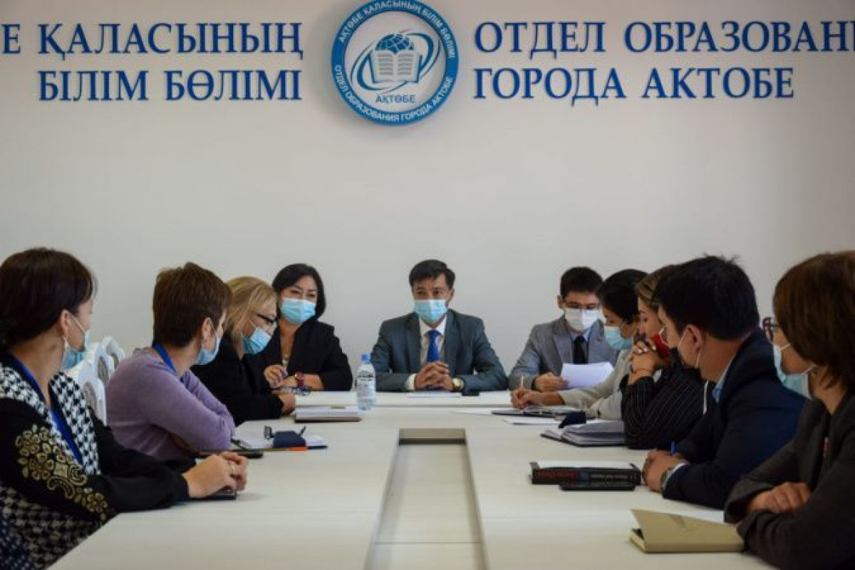 Собиравшего деньги с учителей директора школы наказали в Актобе