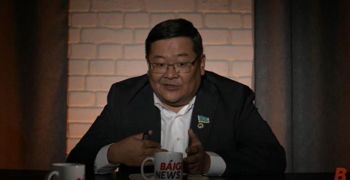 "Мы не идиоты" – Айдос Сарым о невозможности полной блокировки соцсетей в РК