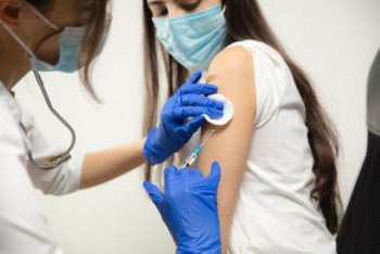 Фотография к новости: Более семи миллионов человек получили первый компонент вакцины от КВИ в Казахстане