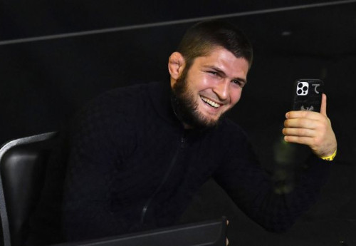 Фотография к новости: Познер решил пригласить на интервью Хабиба Нурмагомедова