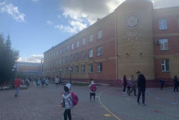 Фотография к новости: Трехсменка, апатия, кислородное голодание. Как дефицит школ в Нур-Султане портит жизнь детям