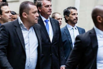 Фотография к новости: Президента Бразилии не пустили в ресторан из-за того, что он не вакцинирован