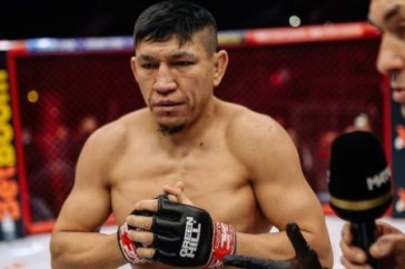 Фотография к новости: Куат Хамитов проиграл бой с "Пираньей"