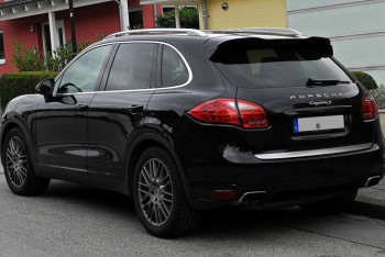 Фотография к новости: Россиянин нашел в Уральске угнанный у него в Питере Porsche Cayenne