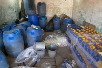 Фотография к новости: Около двух тонн поддельного алкоголя обнаружили в гараже у жительницы Усть-Каменогорска