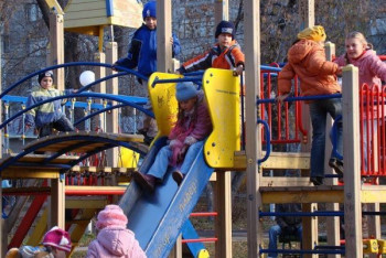 Фотография к новости: Едва не погибший на детской площадке в Уральске мальчик пришел в сознание