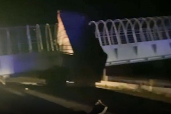 Фотография к новости: Пешеходный переход обрушился в Перми: погибли два человека