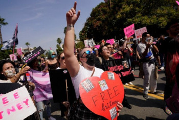 Фотография к новости: Отца Бритни Спирс отстранили от опекунства над певицей