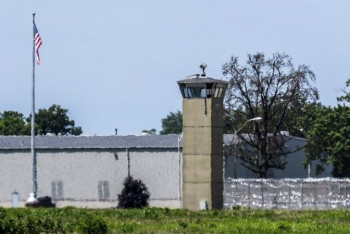 Фотография к новости: Обстрелявшего синагогу в Калифорнии студента осудили пожизненно