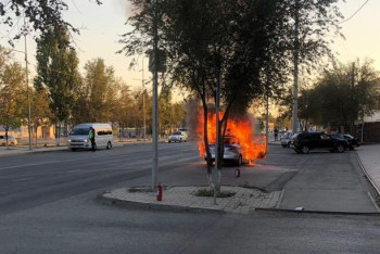 Фотография к новости: Полицейское авто сгорело в Атырау