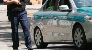 Пастух обнаружен повешенным во дворе дома полицейского в Туркестанской области