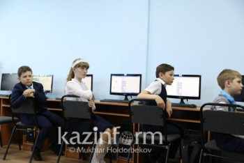 Фотография к новости: Почти 10 тысяч случаев КВИ зарегистрировано среди школьников - Цой