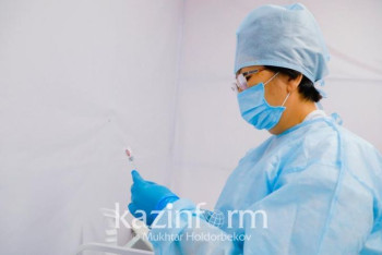 Фотография к новости: Казахстан подписал финальный контракт на поставку вакцины Pfizer