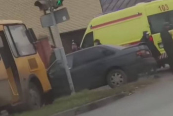 Фотография к новости: Пожарная машина столкнулась со школьным автобусом в Павлодаре - пострадали 6 детей