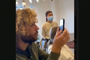 Фотография к новости: Мясом угостили блогера Илью Варламова в Туркестане