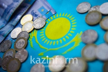 Фотография к новости: Казахстанцы постепенно отказываются от бумажных денег