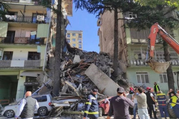 Фотография к новости: Видео обрушения жилого дома в Батуми появилось в Сети