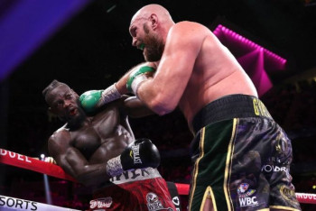 Фотография к новости: Фьюри в жесточайшем поединке нокаутировал Уайлдера