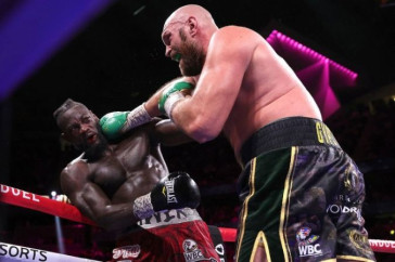 Фотография к новости: Фьюри в жесточайшем поединке нокаутировал Уайлдера