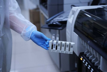 Фотография к новости: Новую версию происхождения коронавируса выдвинул ученый в США