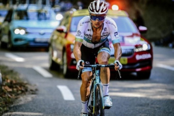 Фотография к новости: Казахстанский велогонщик выиграл однодневку в Италии